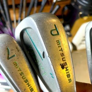 Set of 3 golf clubs Mitsushiba 
Right handed